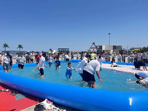 Super large outdoor inflatable pool inflatable swimming pool water park children's playground equipment
