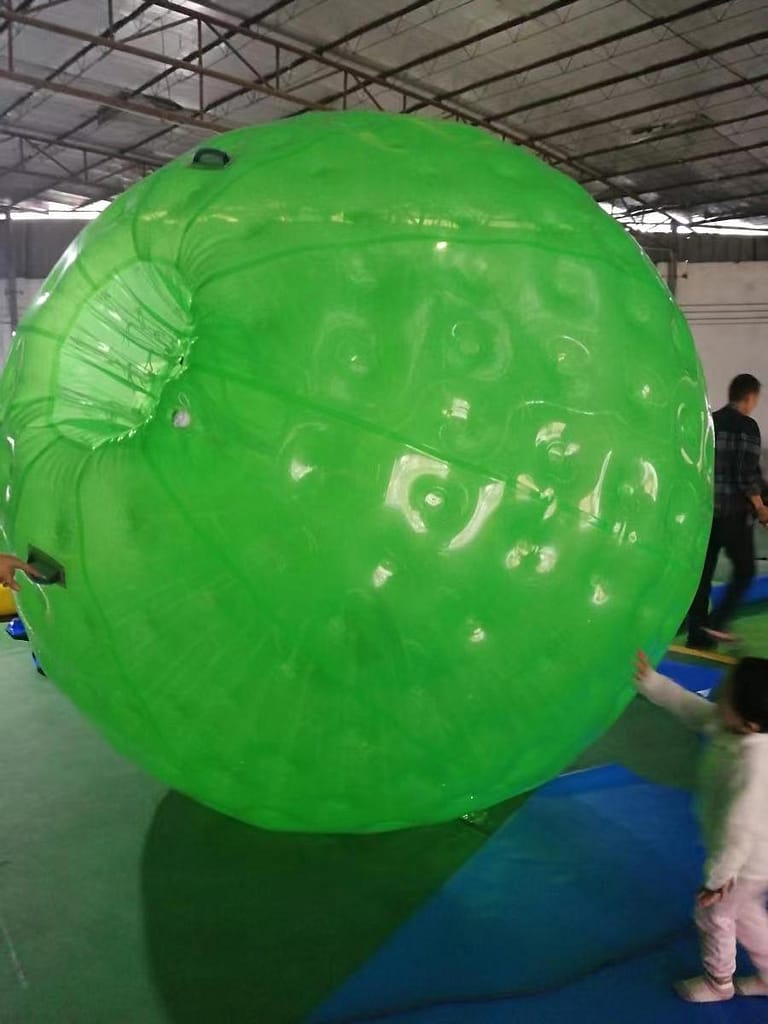Inflatable Zorb ball, inflatable human hamster ball, green ball, factory workshop acceptance photo